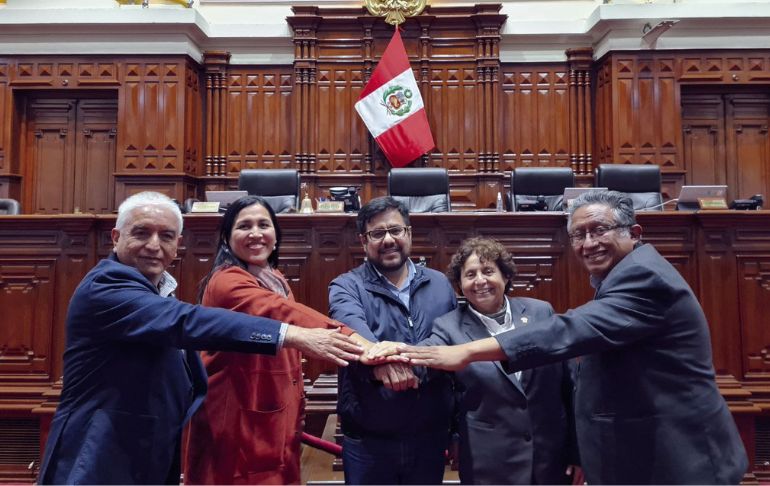 Portada: Héctor Acuña, Carlos Alva, Flor Pablo, Susel Paredes y Carlos Zeballos conforman nueva bancada Integridad y Desarrollo