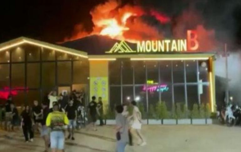 Tailandia: fallecen trece personas tras incendio en discoteca