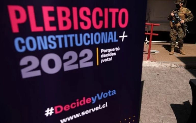 Portada: Plebiscito en Chile: contundente rechazo a nueva Constitución en resultados preliminares