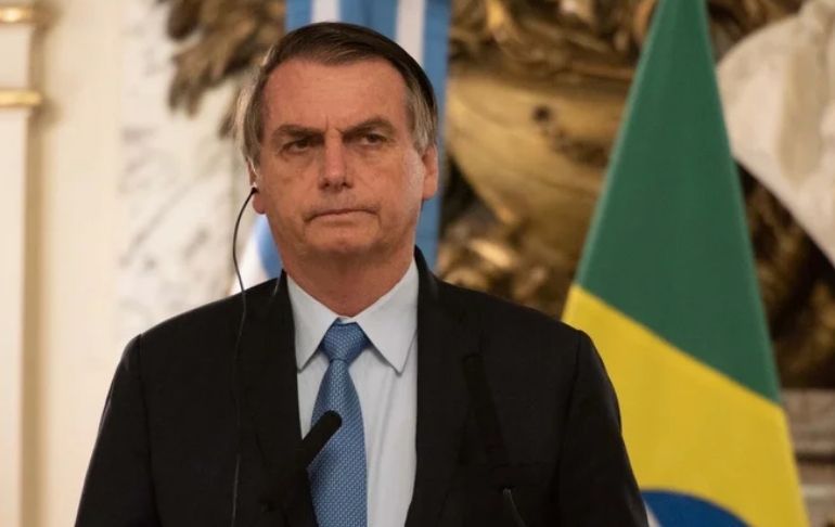 Jair Bolsonaro tras cuestionamientos de periodista: "Tu marido vota por mí"