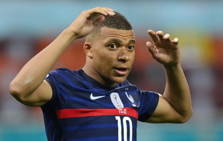 Portada: Kylian Mbappé: multan a estudiante con casi 2 mil dólares por tuit racista contra jugador del PSG