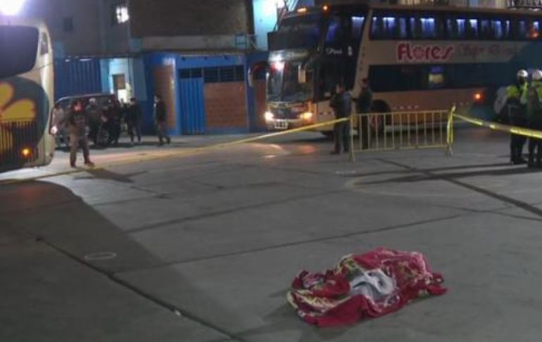 Portada: La Victoria: mujer es asesinada en terminal terrestre tras resistirse al robo de su mochila