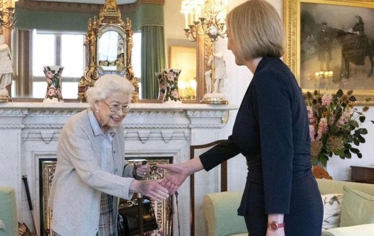 Liz Truss manifestó que el Reino Unido está "devastado" tras muerte de la reina Isabel II