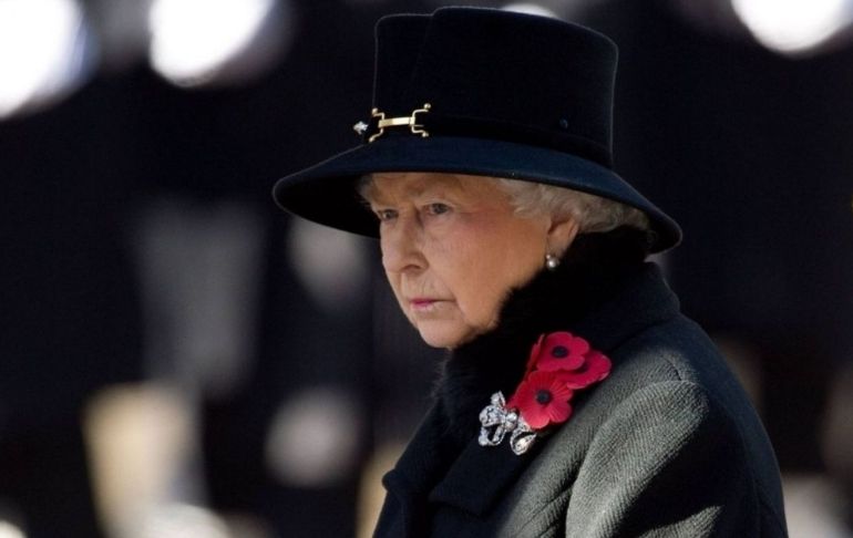 Portada: Médicos de la reina Isabel II están "preocupados" por su salud