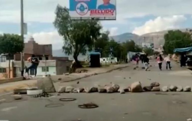 Portada: Ayacucho: buses, camiones y autos varados en Vía Los Libertadores en segundo día de paro