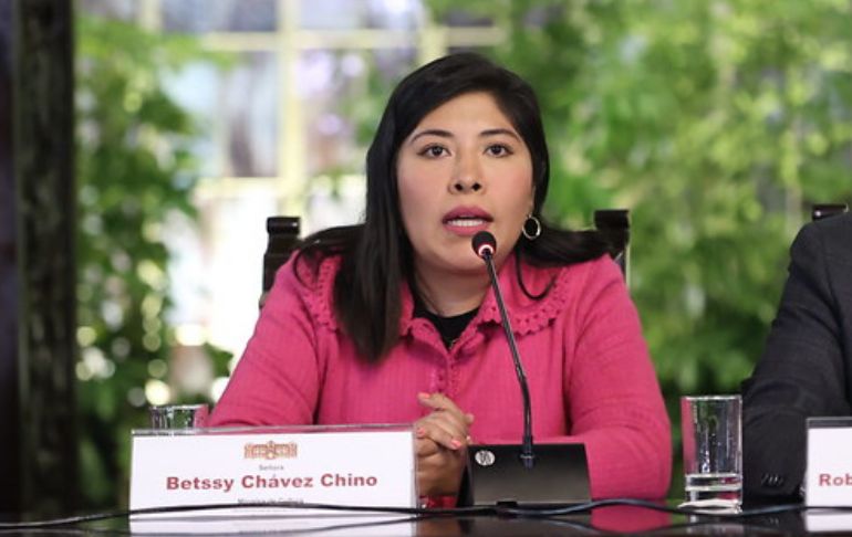 Betssy Chávez presenta denuncia constitucional contra la fiscal de la Nación