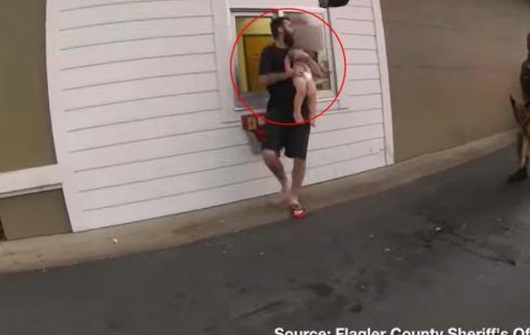 Estados Unidos: hombre utiliza a su bebé como escudo humano para no ser arrestado