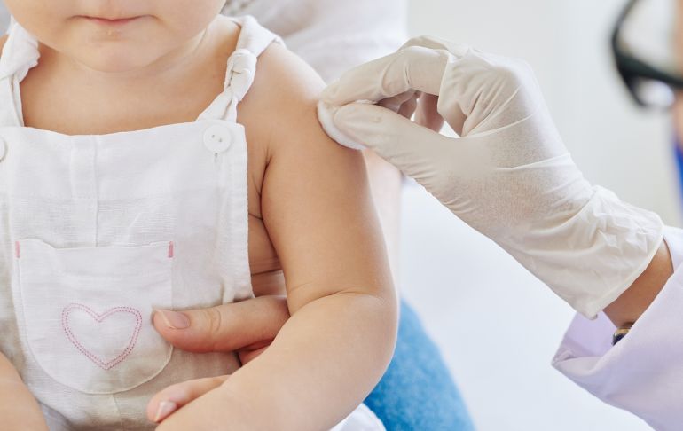COVID-19: aprueban el uso de vacunas Pfizer y Moderna en niños a partir de seis meses