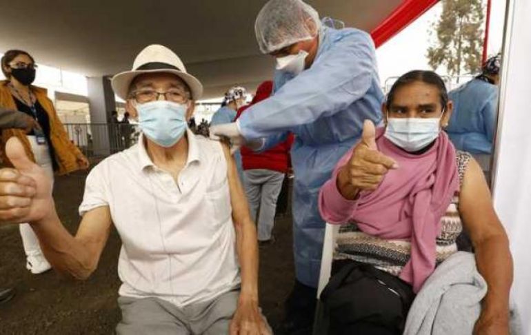 COVID-19 en Perú: mortalidad en adultos mayores se redujo en un 96.8%