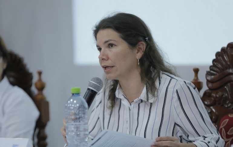 Portada: Claudia Dávila: "Es terrible lo que ha pasado con el ministro de Salud"