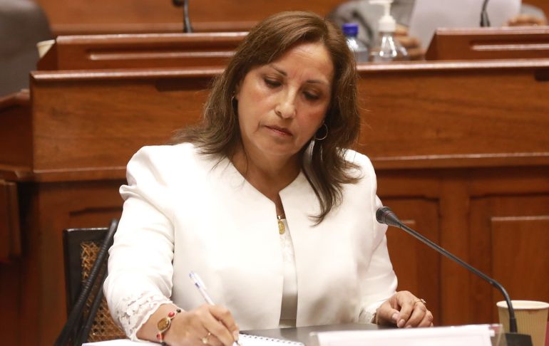 Dina Boluarte acusa al contralor de "jugar en pared" con algunos legisladores "para dar un golpe de Estado"