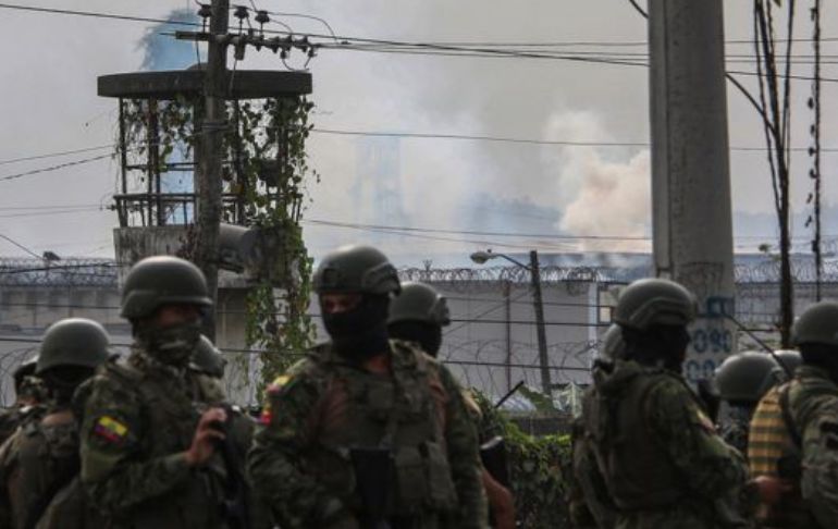 Ecuador: dos reos muertos y ocho militares heridos dejó batalla campal en un penal
