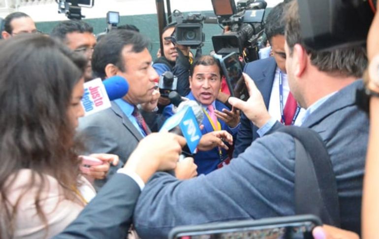 Portada: Félix Chero pierde los papeles y discute con la prensa al salir del Congreso [VIDEO]