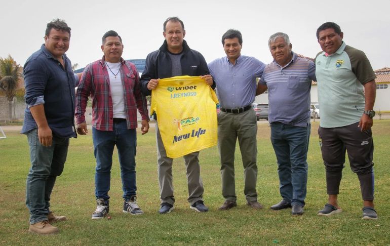 Portada: Selección peruana: Juan Reynoso visitó al plantel de Carlos Stein [VIDEO]