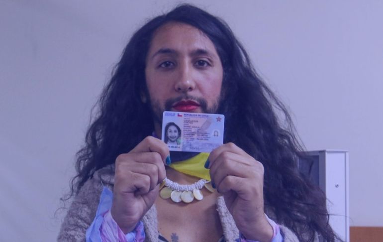 Portada: Chile entrega el primer documento de identidad a una persona no binaria
