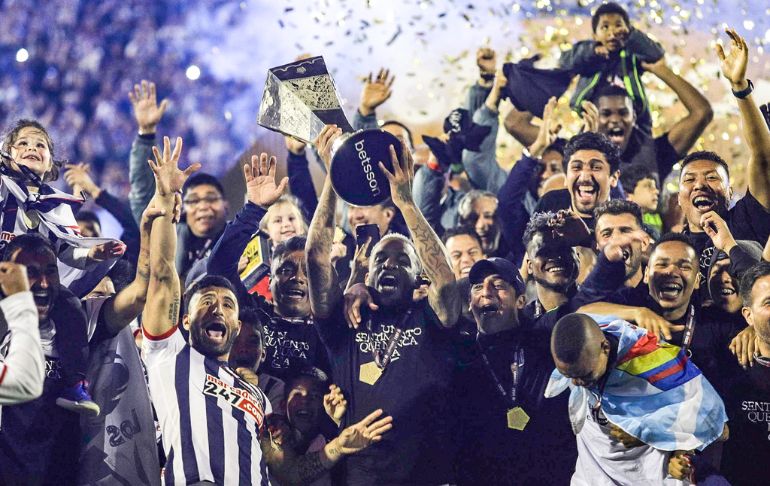 ¡Festeja el pueblo blanquiazul! Alianza Lima logró el bicampeonato del fútbol peruano [VIDEO]