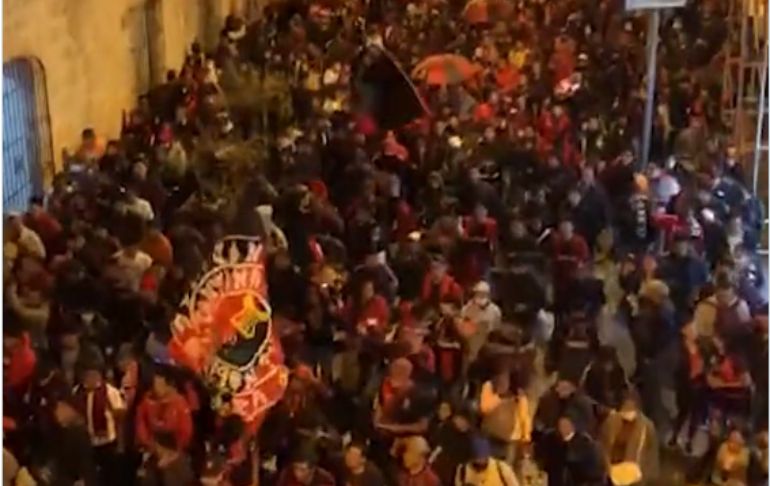 ¡Apoyo incondicional! Hinchas de FBC Melgar salieron a las calles para mostrar su apoyo [VIDEO]