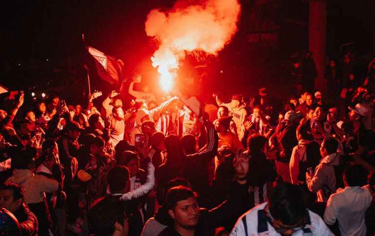 Portada: ¡Algarabía total! Hinchas de Alianza Lima realizaron banderazo en Arequipa [VIDEO]