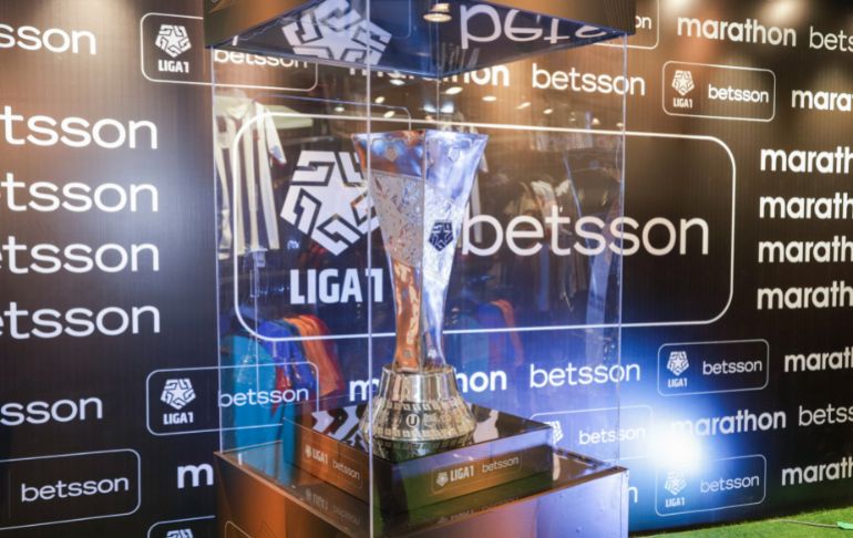 Portada: Alianza Lima vs. FBC Melgar: el trofeo de la Liga 1 fue exhibido previo al duelo que definirá al campeón nacional 2022