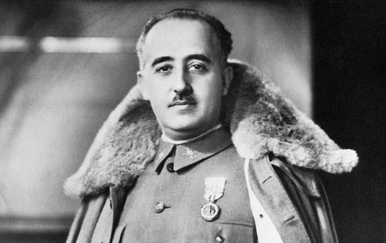 Portada: España retira medalla del Trabajo al dictador Francisco Franco