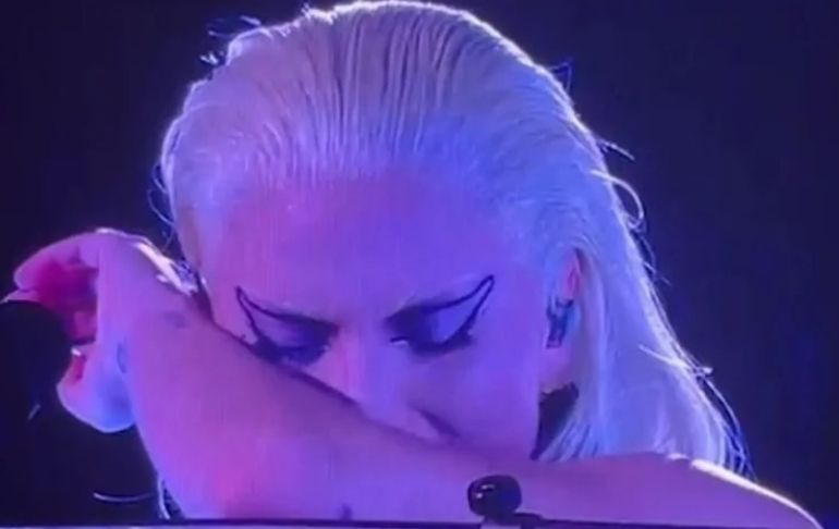 Lady Gaga rompe en llanto tras suspender su recital en Miami por fuerte tormenta tropical