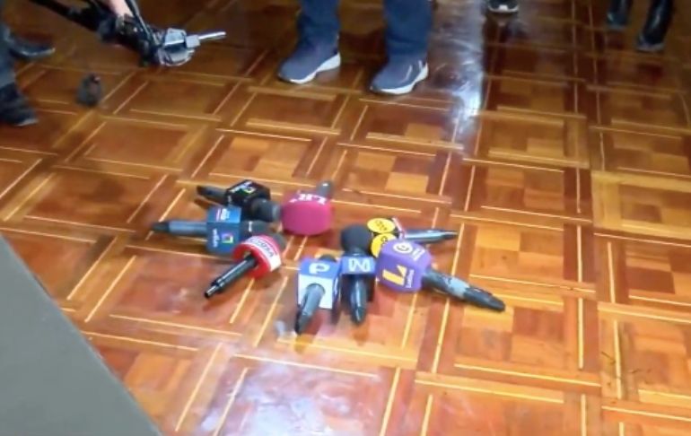 ¡A LO DICTADOR! Pedro Castillo impide que prensa nacional ingrese a conferencia de prensa