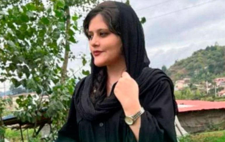 Portada: Mahsa Amini: informe del gobierno iraní afirma que falleció de una enfermedad y no de "golpes"