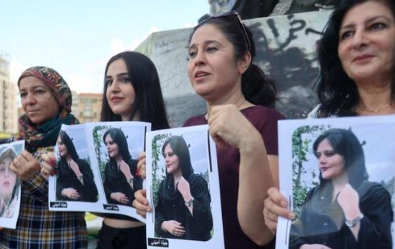 Portada: Irán: familia de joven fallecida en extrañas circunstancias presenta denuncia contra Policía de la moral