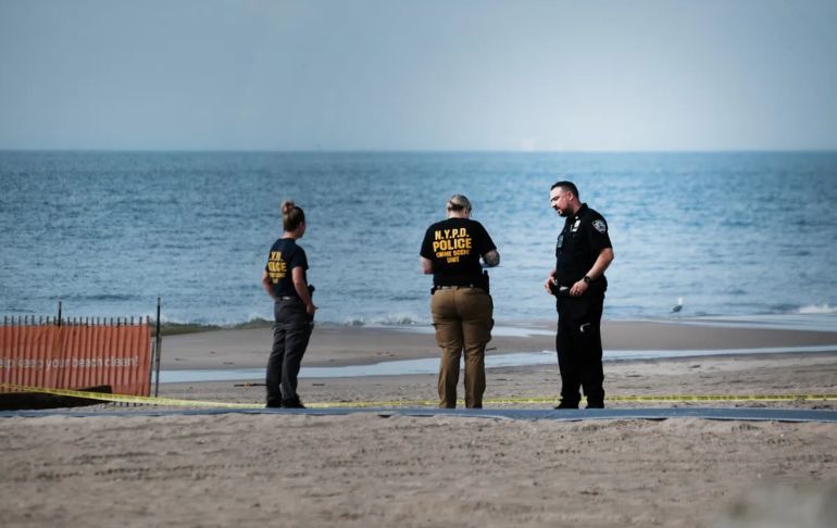 Nueva York: una mujer es acusada de asesinar a sus tres hijos ahogándolos en una playa