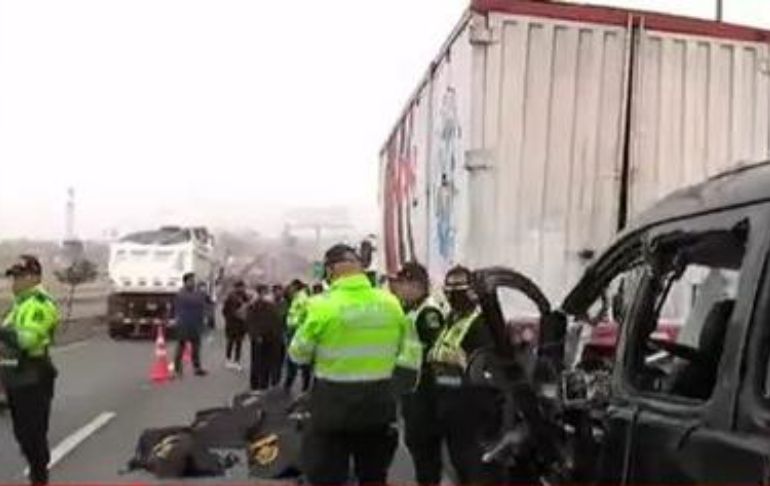 Portada: Panamericana Sur: miniván choca contra camión y deja siete fallecidos, entre ellos dos niños