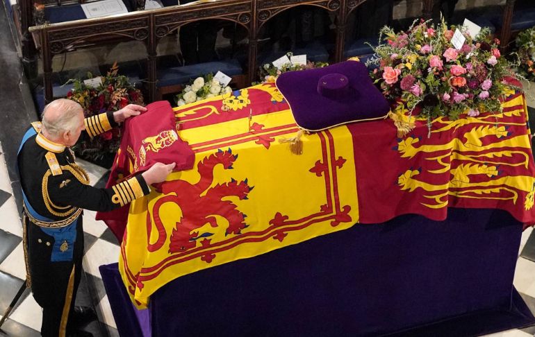 Reina Isabel II ya descansa en paz junto al duque de Edimburgo