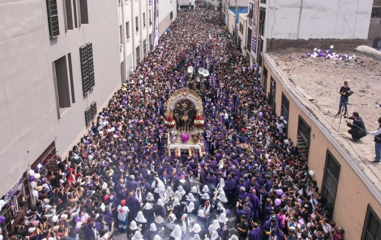 Señor de los Milagros: miles de fieles acompañaron al Cristo Moreno en su primera procesión