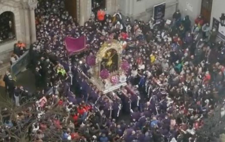 Señor de los Milagros: sagrada imagen salió de Las Nazarenas en medio de cientos de feligreses