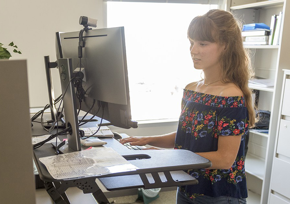 Friendly Reminders Sit Stand Desks Make For Healthier Workers