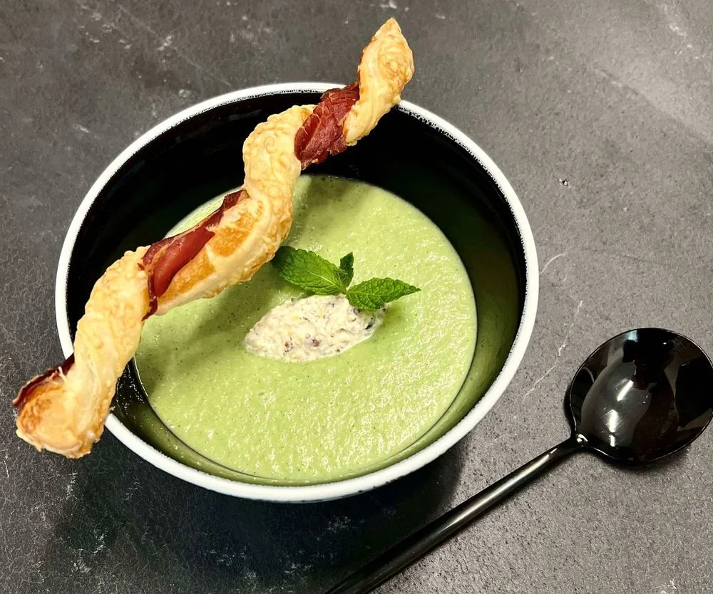 Gurken-Kaltschale mit Pfefferminze.jpg