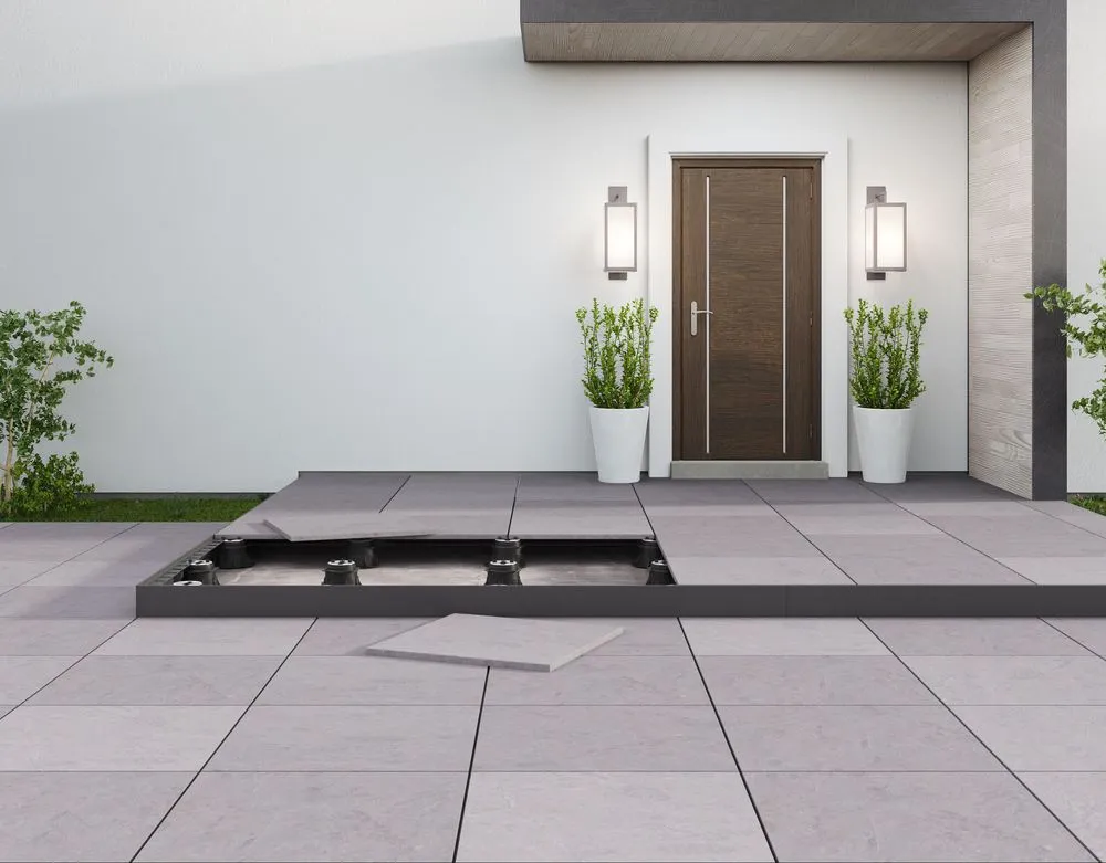 Keramische Platten schnell und flexibel verlegt