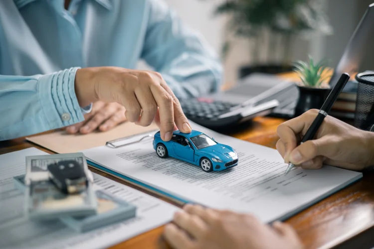 customer buying a breakdown warranty for his car