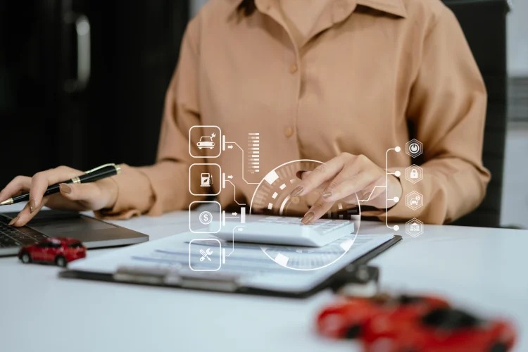 Graphic of woman shopping online for a car and comparing extended warranty options