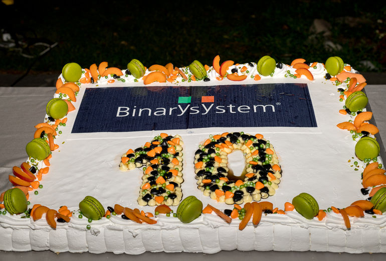 Binary System 10- Jahresfeier