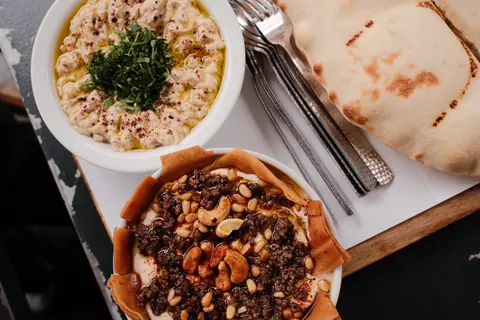 Fatteh and mezze at SNAUBAR in Berlin