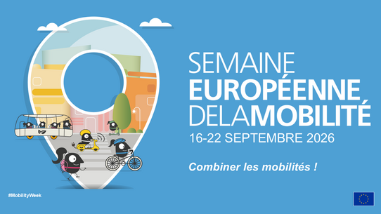Famille multigénérationnelle en balade avec un tricycle électrique adapté et une troisième roue Stricker sur une piste cyclable