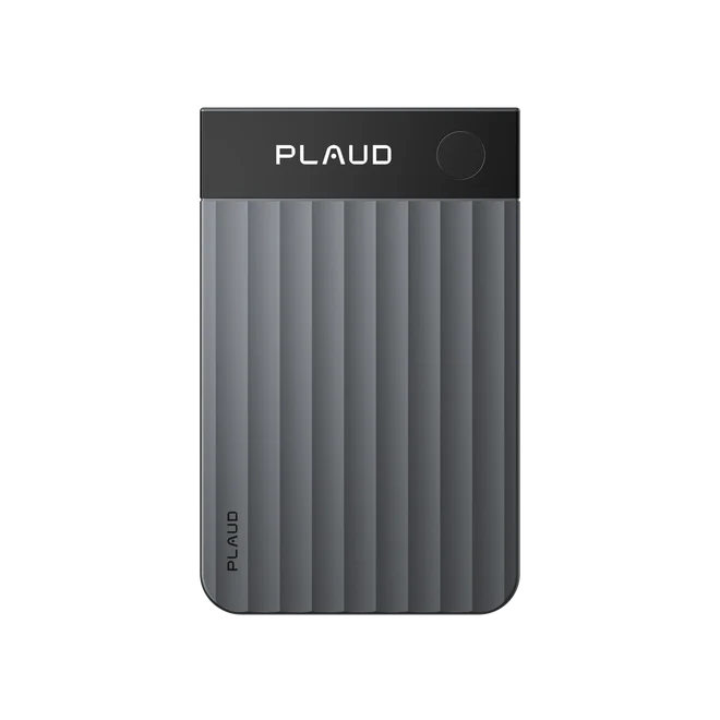 PLAUD Note Proの画像。デスクベースのミーティングや電話通話向けのカード型録音デバイス