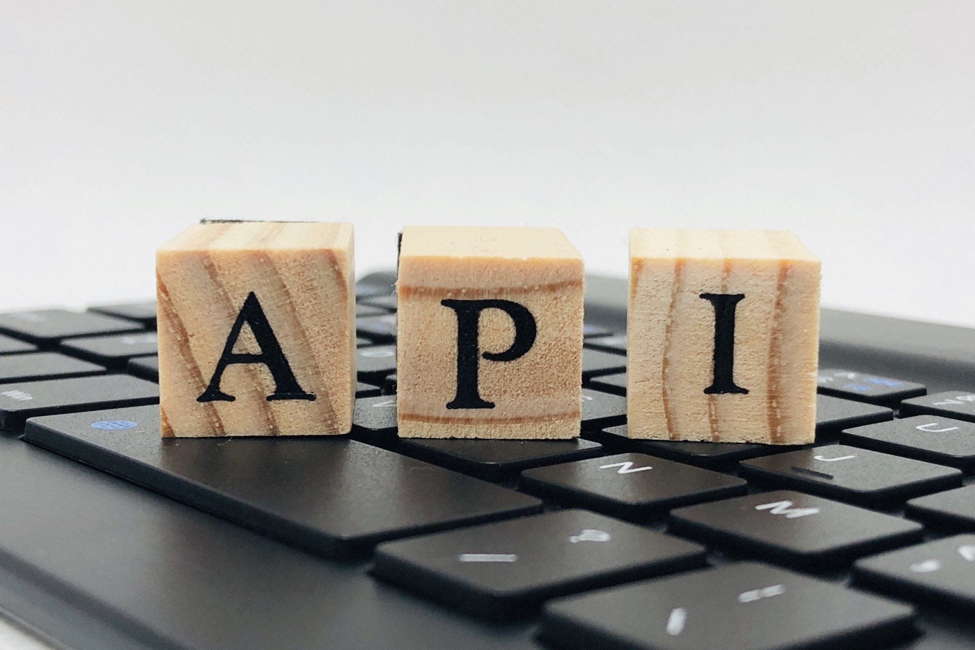 【第1回】いま流行のWeb APIによるシステム連携とは？　~弊社が取り扱う製品であるIBM API Connectの紹介！~