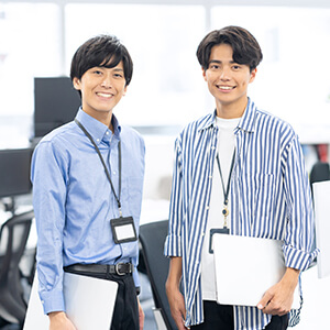 男性社員2名