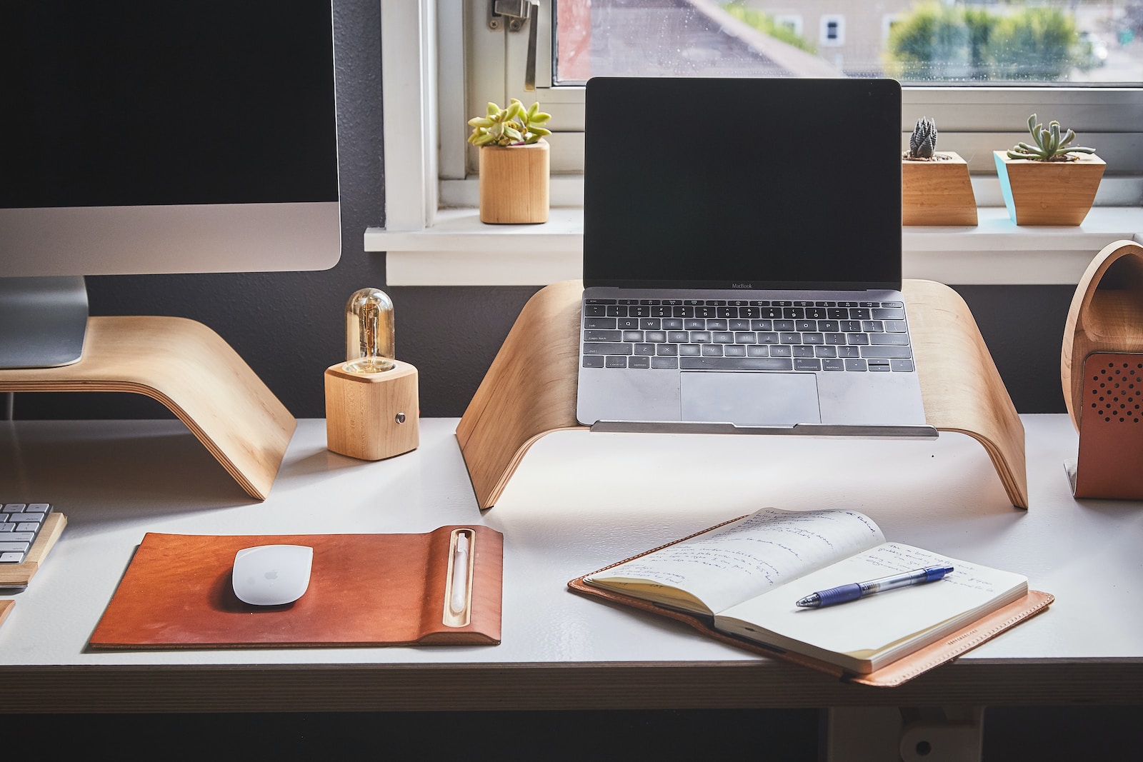 How Does Podcasting Fit into Social Media? How Does Podcasting Fit into Social Media?