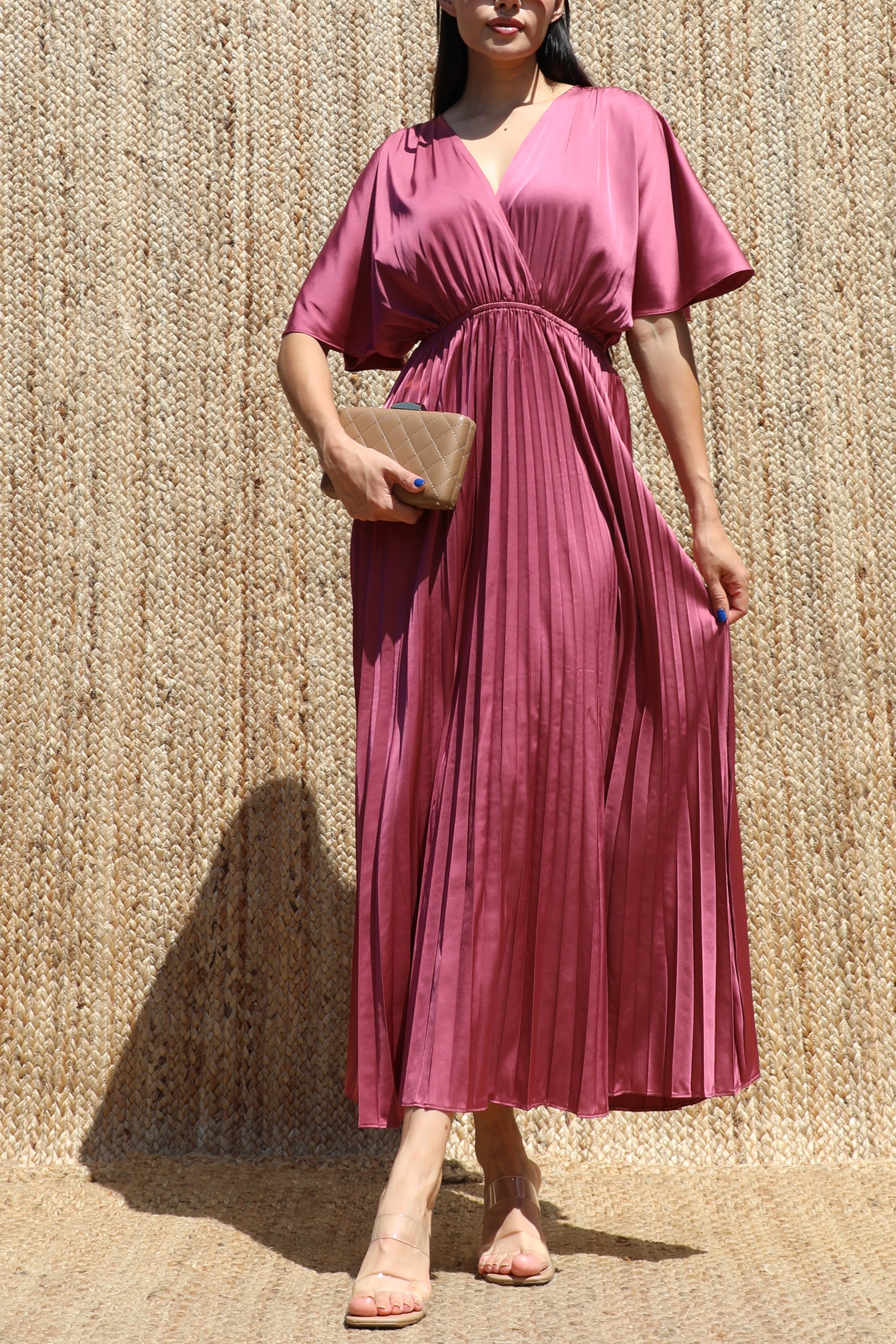 Dark Mauve V Neck Satin Pleated Midi Dress (Talla M)