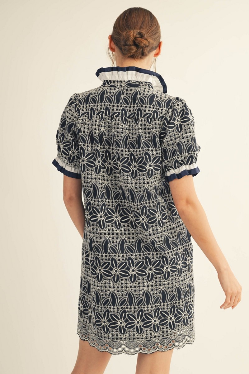 Navy Ruffle Accent Eyelet Lace Shift Dress (Talla M) thumbnail