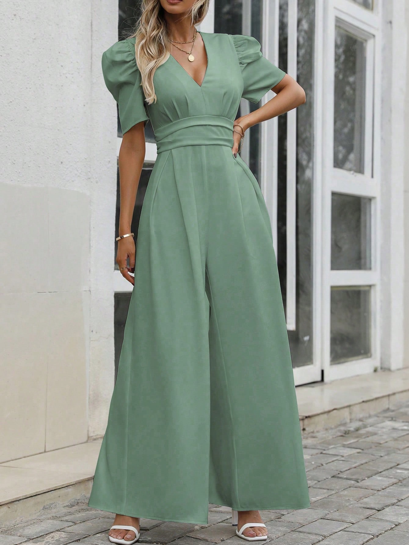 Green Solid Color V-Neck Short Sleeve Jumpsuit (Talla S)
