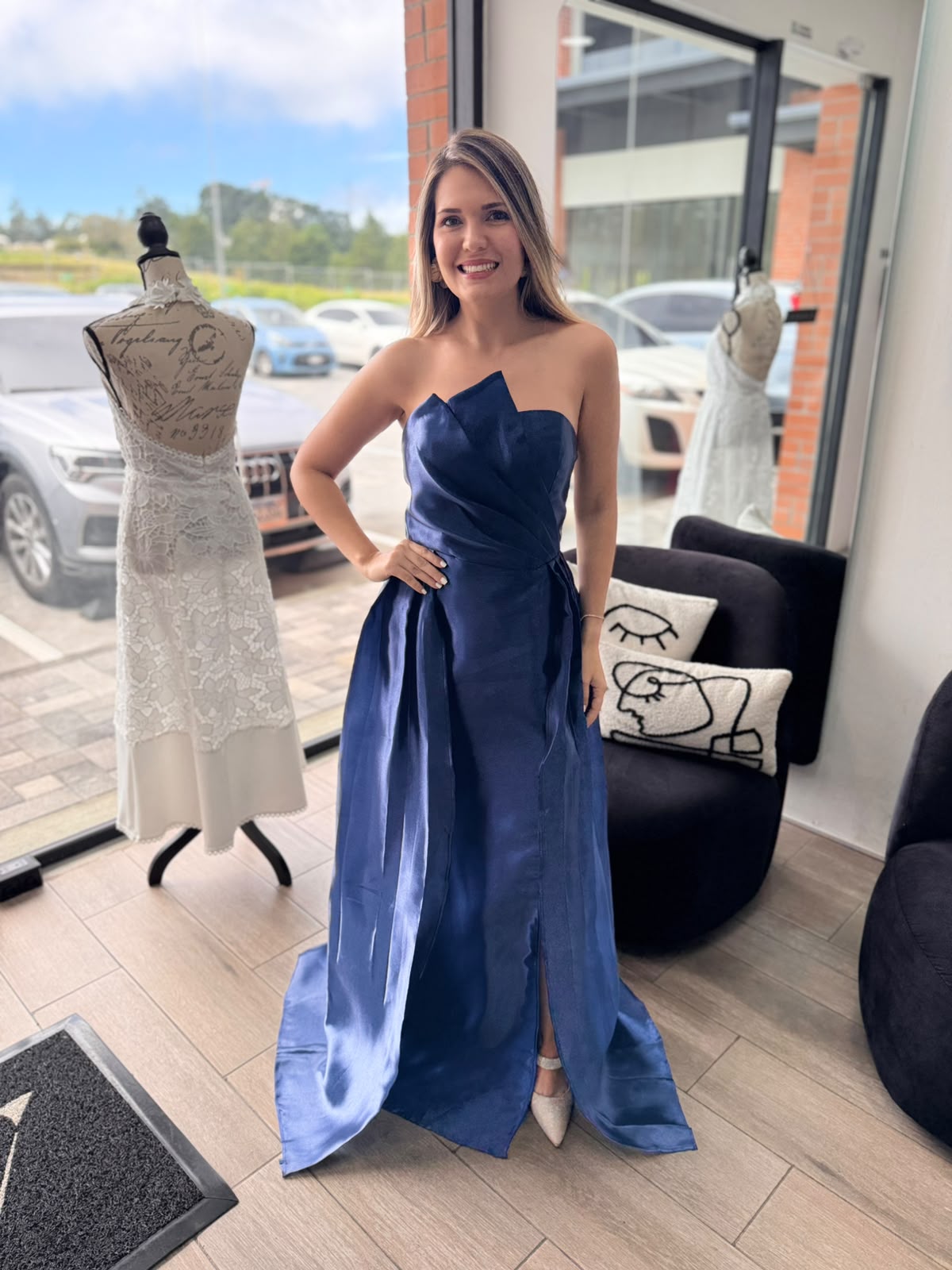 Navy Organza Slit Maxi Dress (Talla L)