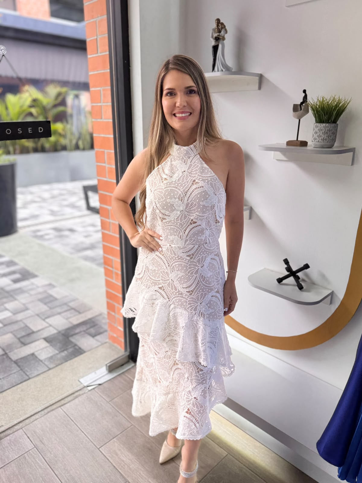 White Lace Halter Asymmetrical Midi Dress (Talla L)